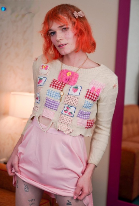 Grooby Girls performed by Evelyn Tumbles Naked Gallery